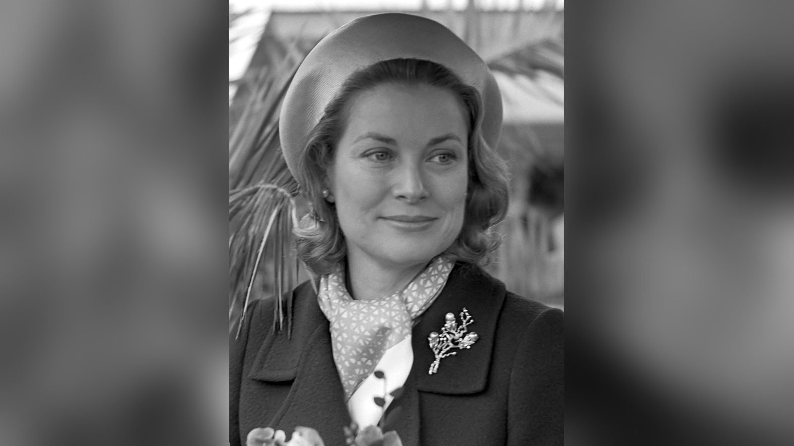 Gracia de Mónaco con sombrero, pañuelo estampado y broche, en la Floriade de Ámsterdam en septiembre de 1972