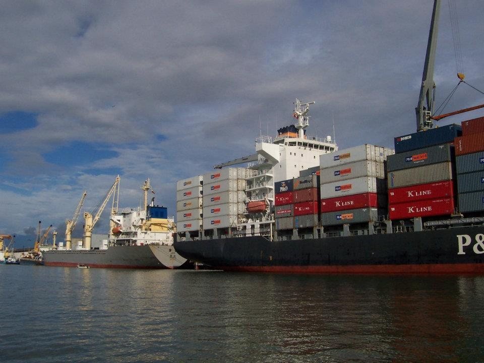 Portacontenedores atracados en el puerto de Buenaventura, en el Pacífico colombiano