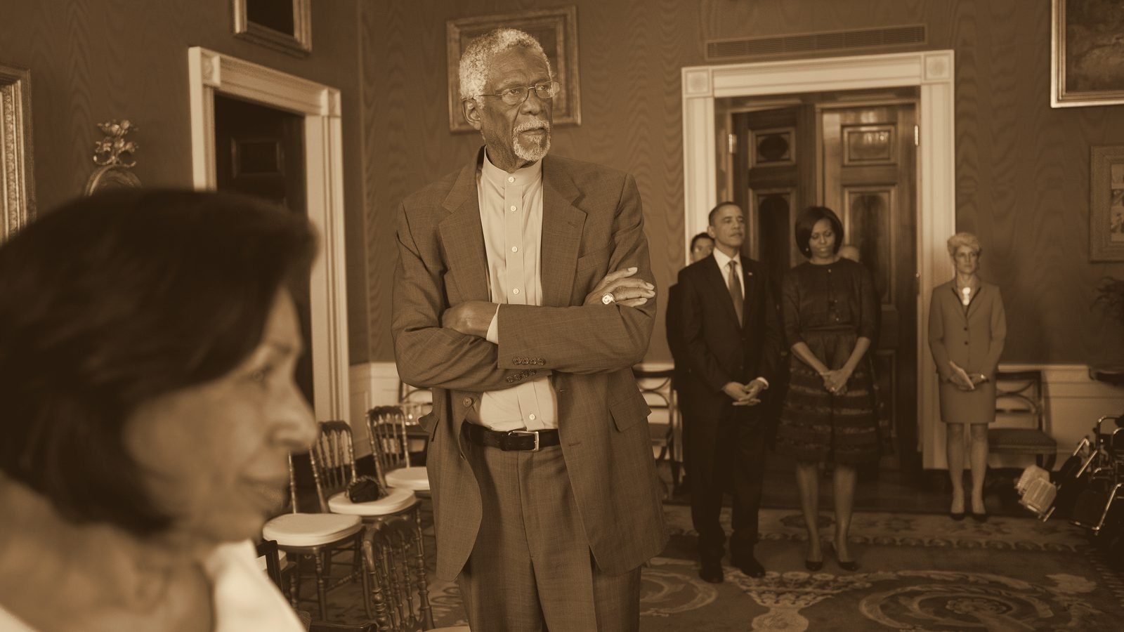 Sylvia Mendez, en primer plano a la izquierda, con Bill Russell y Barack y Michelle Obama en la Casa Blanca antes de la entrega de la Medalla Presidencial de la Libertad en 2011
